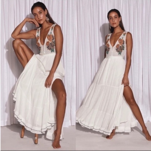 White Bohemian Floral Embroidered Gauzy Maxi Dress 🌿🌿 - Picture 8 of 13